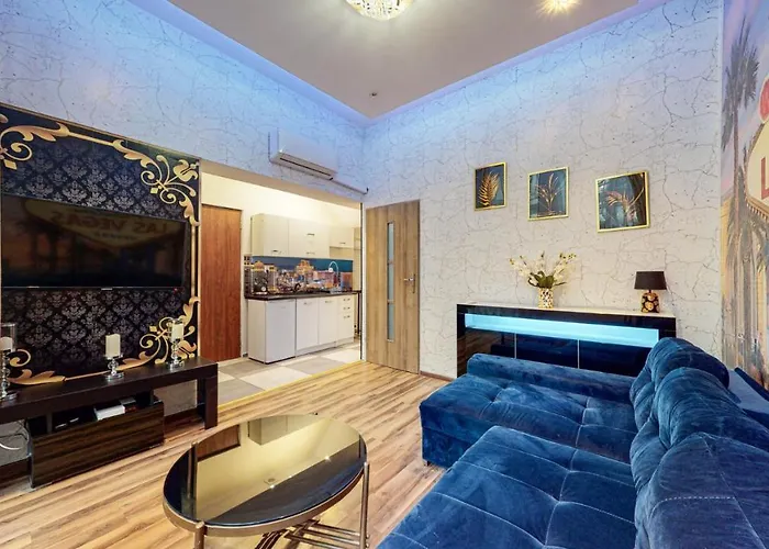 Vegas De Lux-deptak Dworcowa דירה ביטום